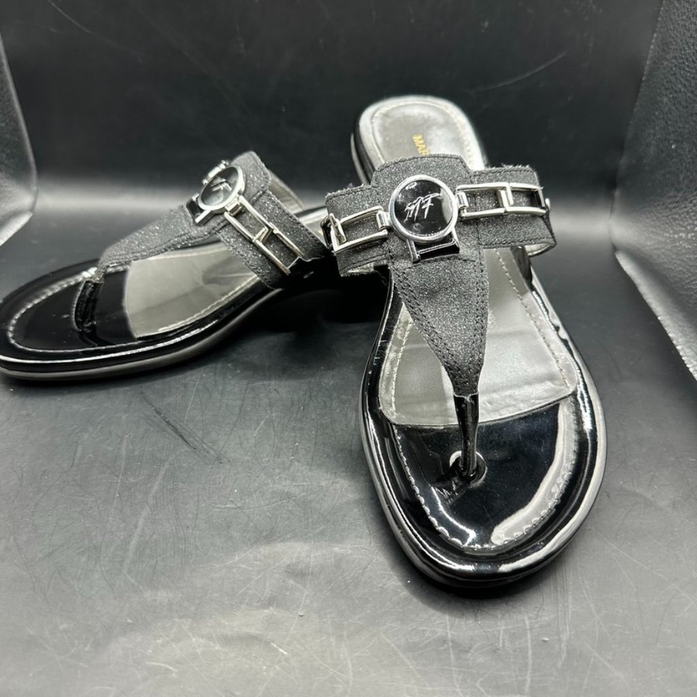 Marc Fisher Womens 9 Amina 2 Black glitter Thong Sandal Logo Chain link Accent